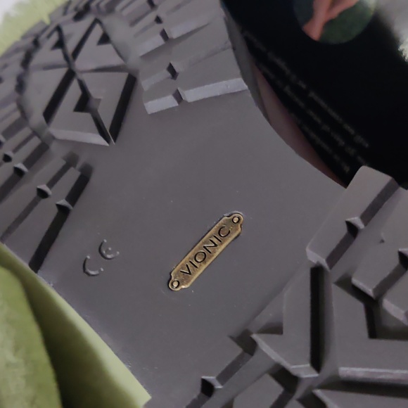 NWT Vionic Women's Brynn Mid-Calf Waterproof Lug Sole Boot in Scotch Size 5 - Picture 10 of 12